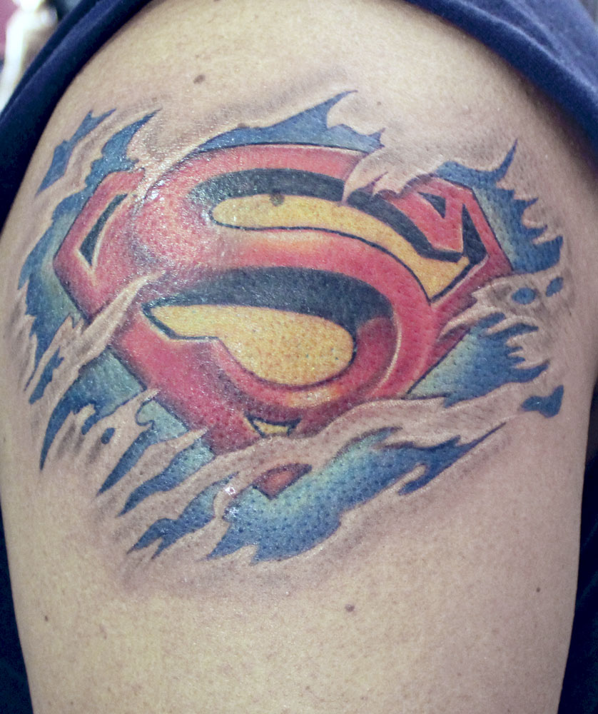 Superman Logo Tattoo | Paulo Madeira Tattoo Artist and BodyP… | Flickr