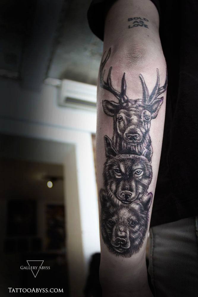 totem-bear-dear-wolf-tattoo-Abyss - Tattoo Abyss Montreal