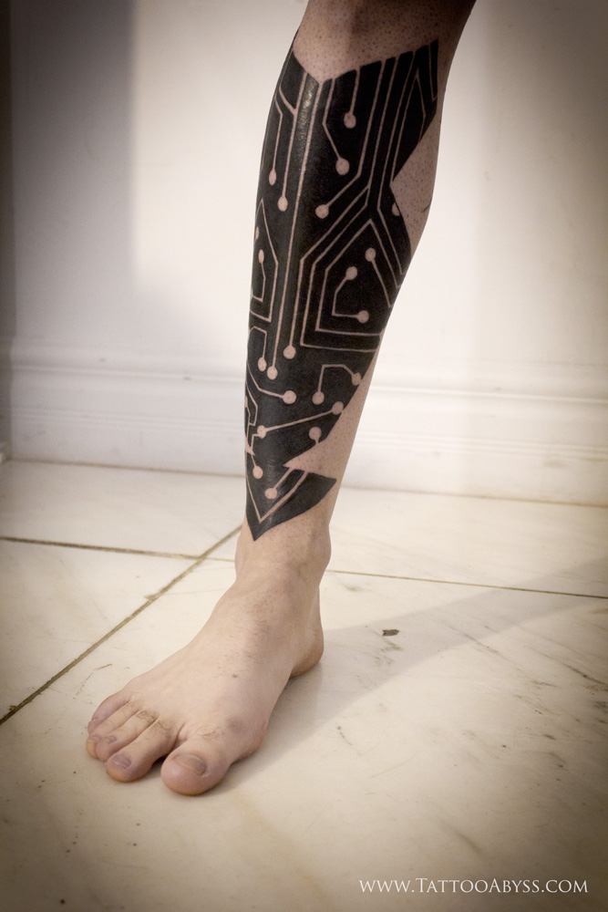 Tattoo Artist Esther Garcia Creates Beautiful Blackout Tattoo Designs That  Cover Large Areas