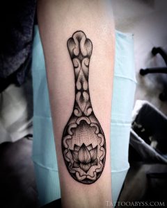 asian-hand-painted-spoon-tattoo-abyss