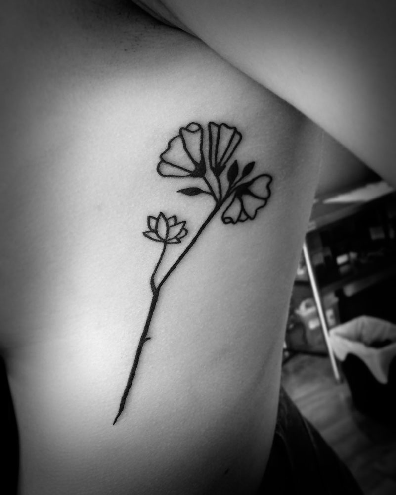 minimalflower-tattoo-blackwork-tattoo