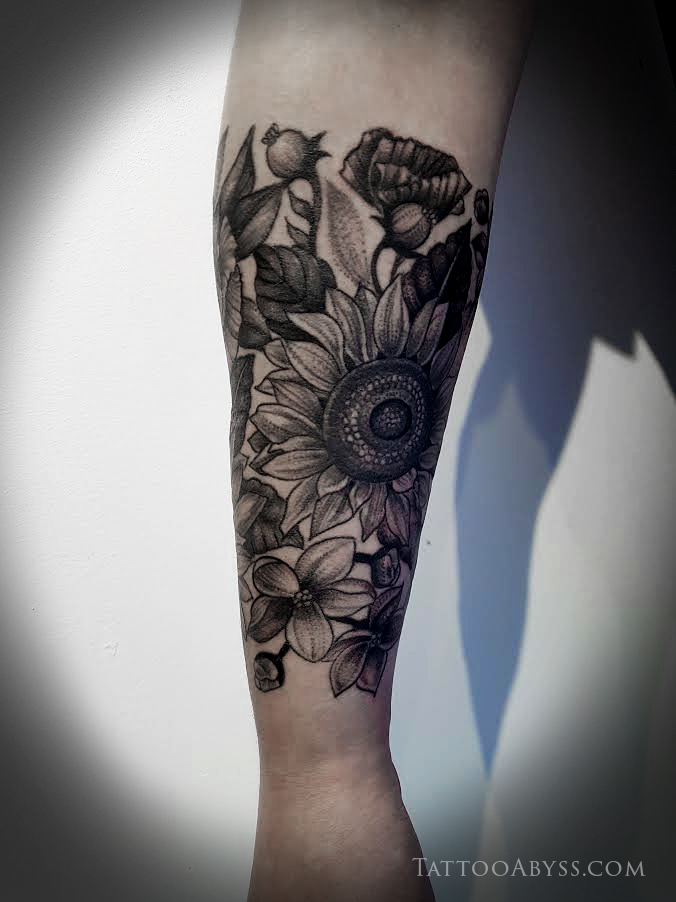 Sunflower-3-dotwork-tattoo-abyss