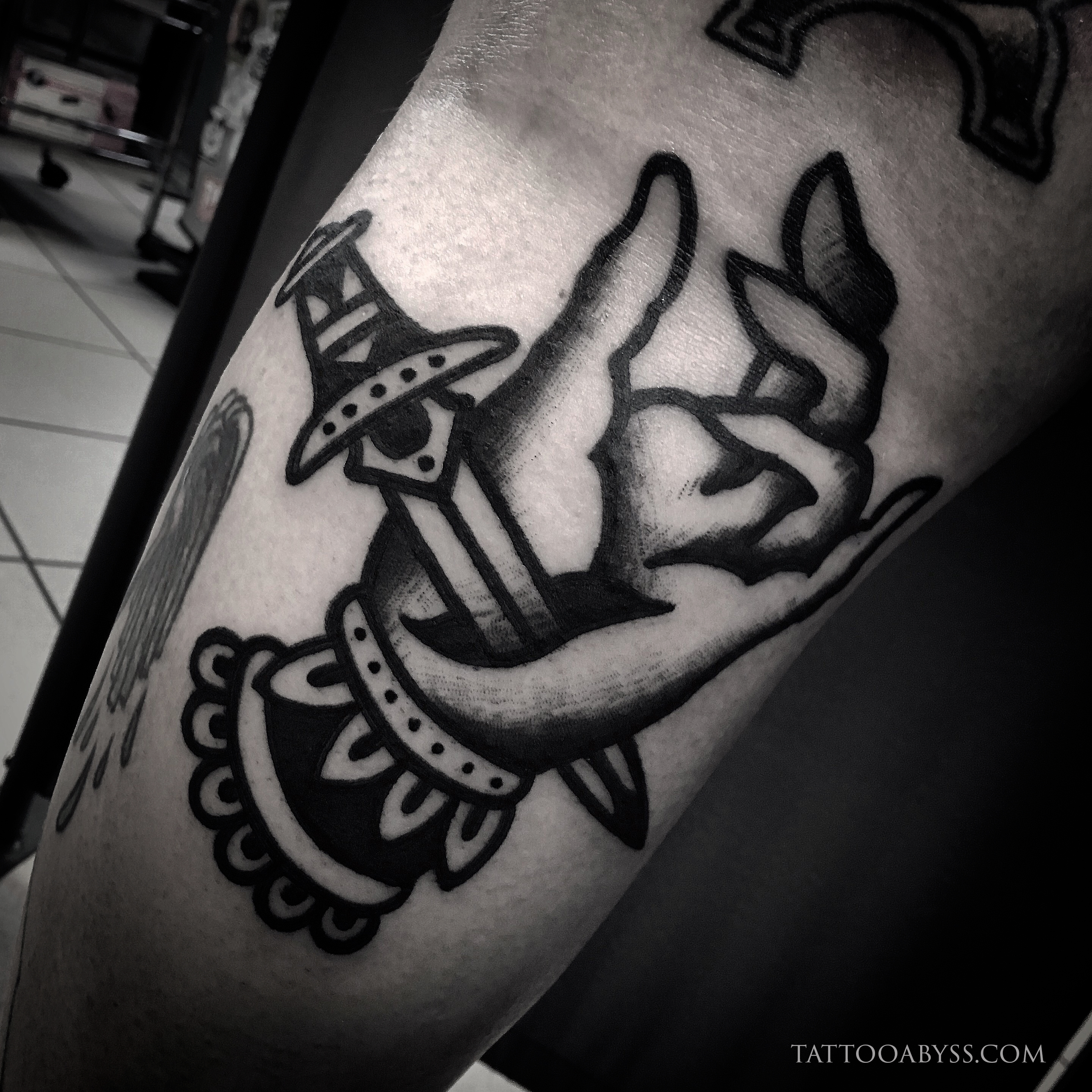 dagger-hand-traditional-adz-tattoo-abyss