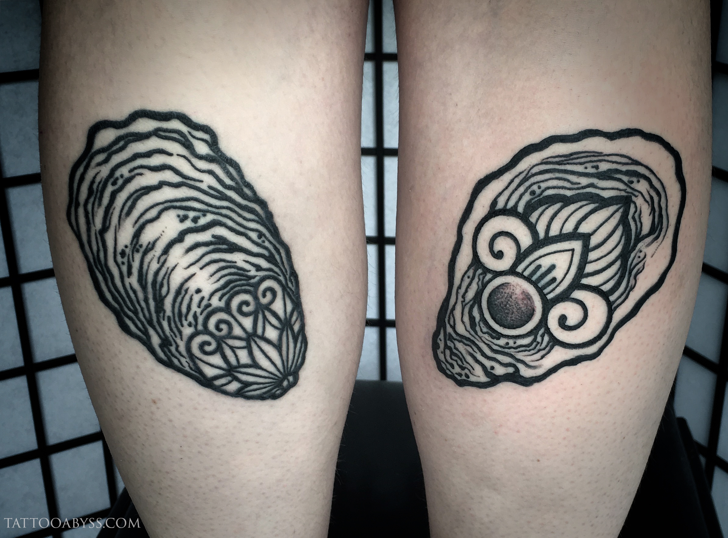 traditional-clams-adz-tattoo-abyss