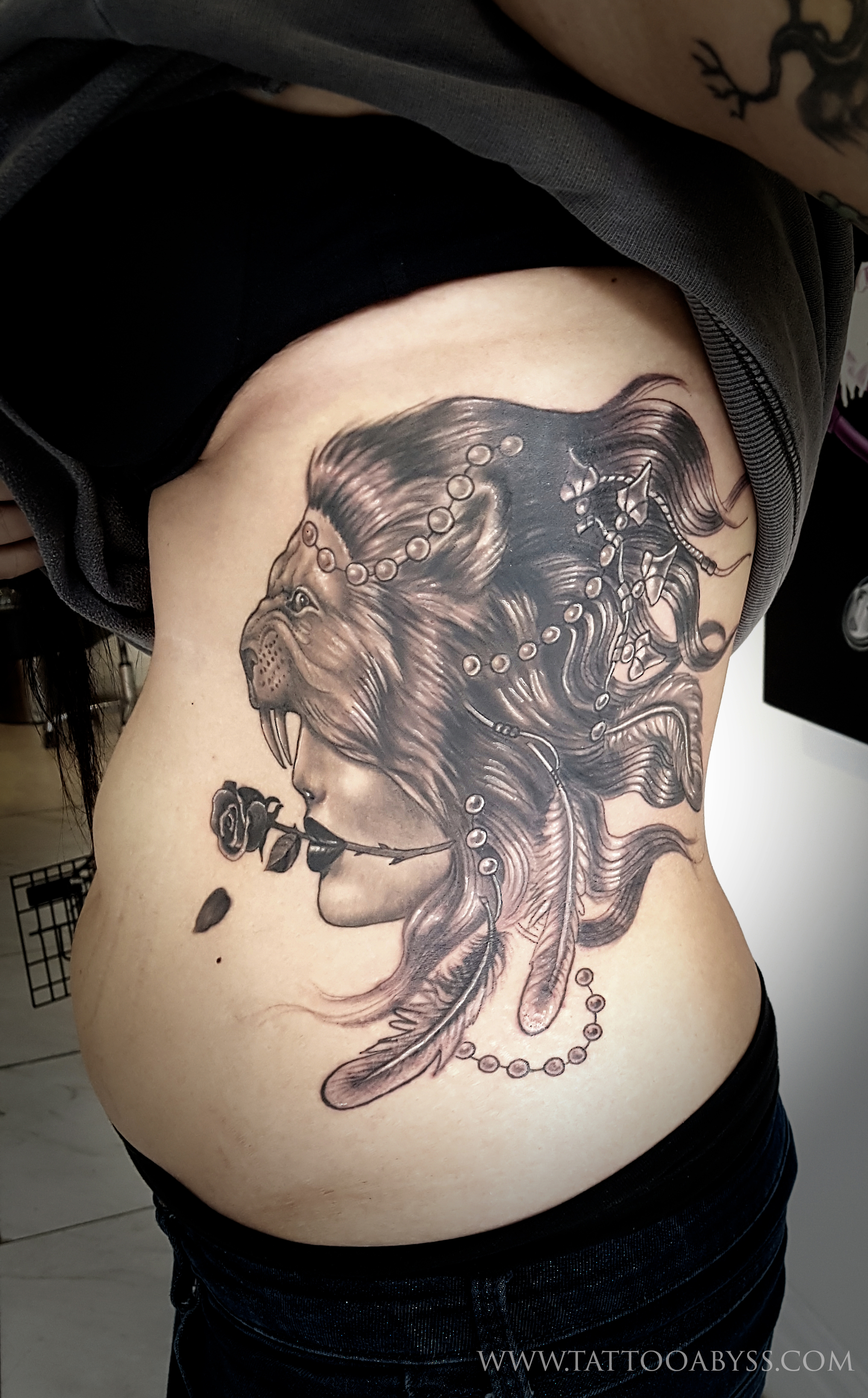 lion-rose-girl-abby-tattoo-abyss