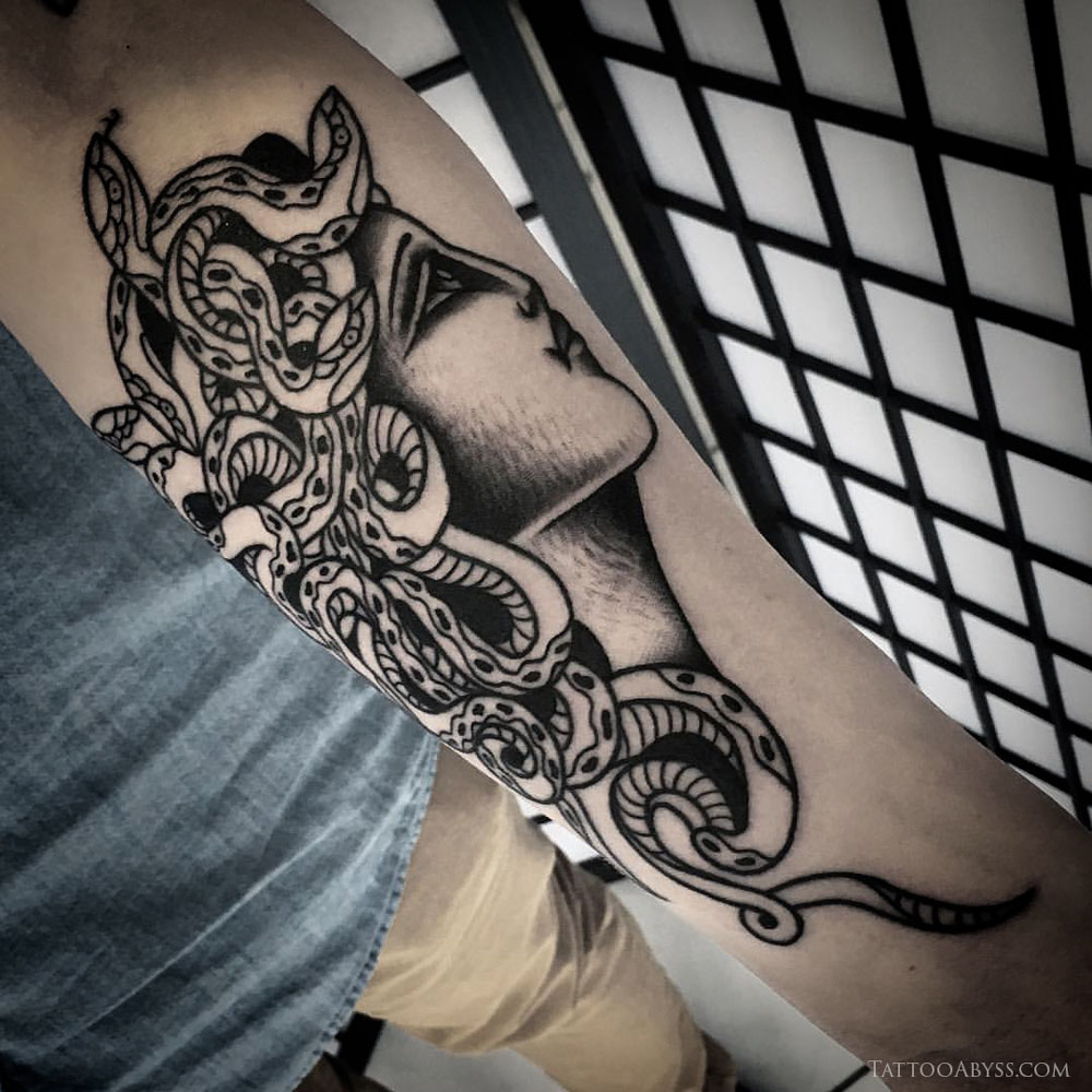 traditional-medusa-tattoo-abyss - Tattoo Abyss Montreal