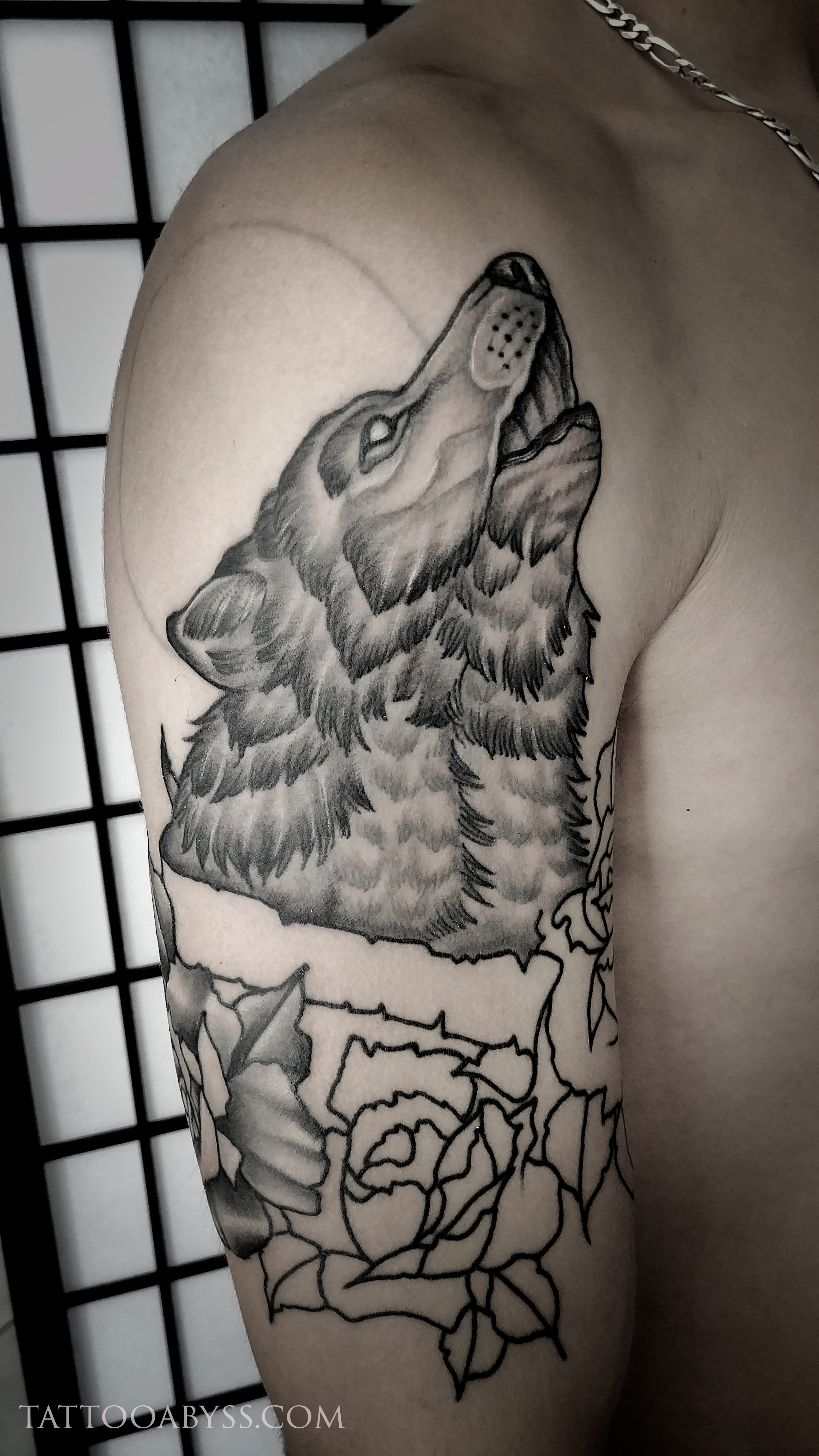 wolf-howling-devon-tattoo-abyss