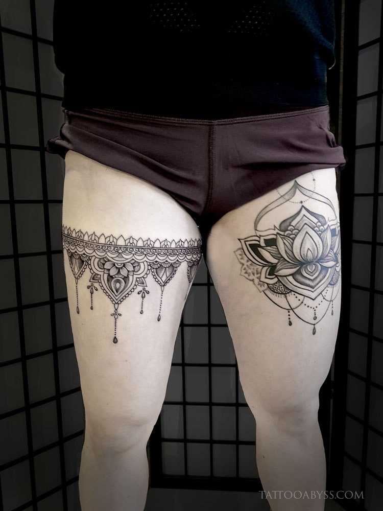 Épinglé par Blake Irene Mars sur tattoos  Tatouage tour de cuisse  Tatouage cuisse jarretière Tatouage
