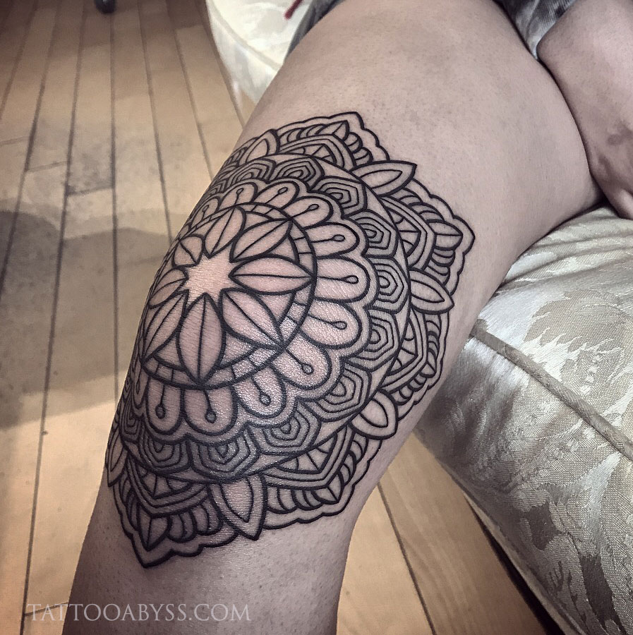 Knee Mandala - Tattoo Abyss Montreal