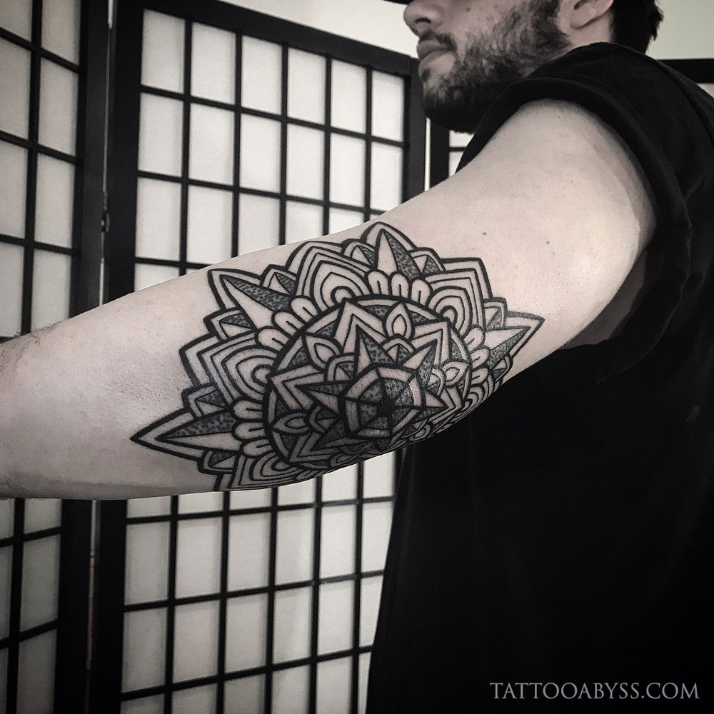 mandala-elbow-adz-tattoo-abyss - Tattoo Abyss Montreal