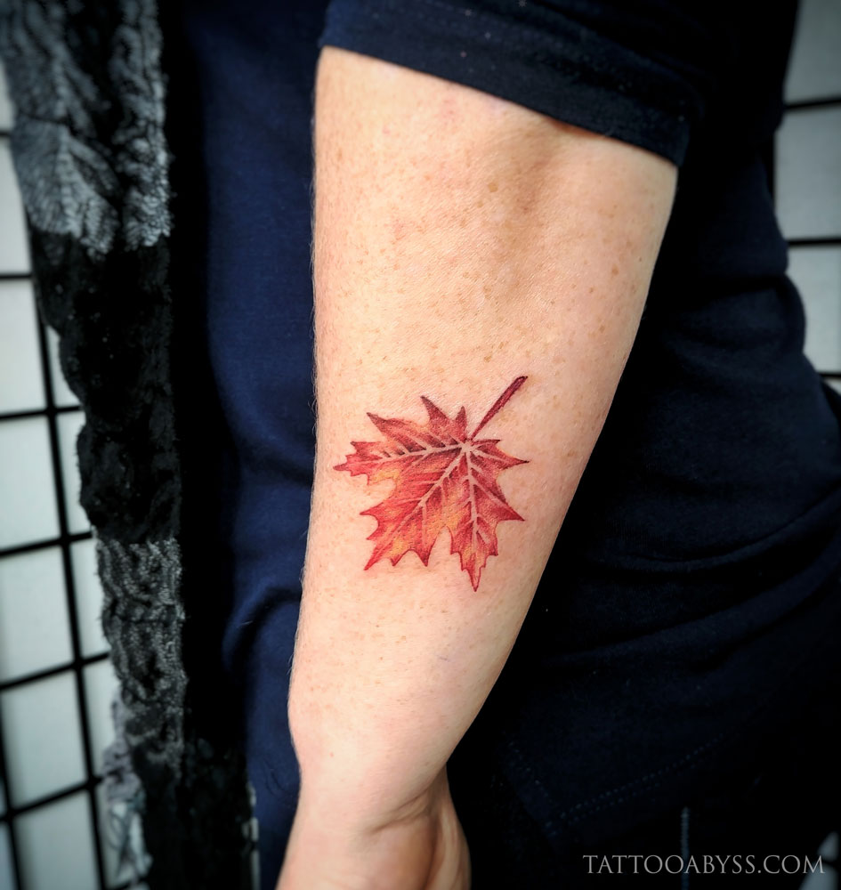 3D Temporary Tattoo Big Colored Maple Leaf Tattoo Sticker Size 15x10CM -  1PC. : Amazon.in: Beauty