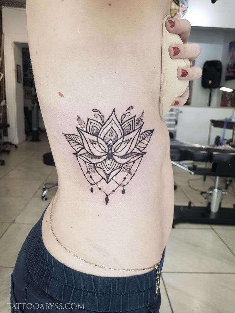 Dotwork Lotus - Tattoo Abyss Montreal