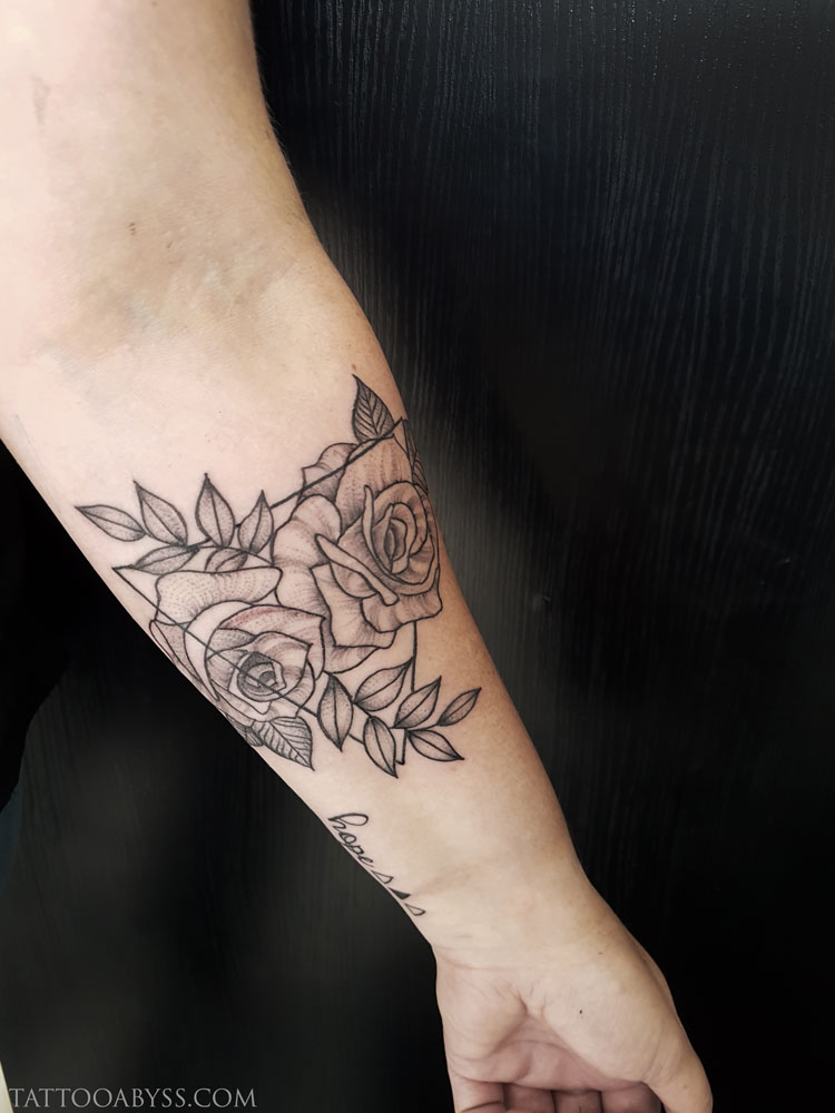 Raiden Tattoo Division - Rose tattoo with geometry ! How do you like it ? •  For appointments 📧 raidentattoodivision@gmail.com or come by the shop at 1  Thermopilon Str. Ilioupoli Tel. : +