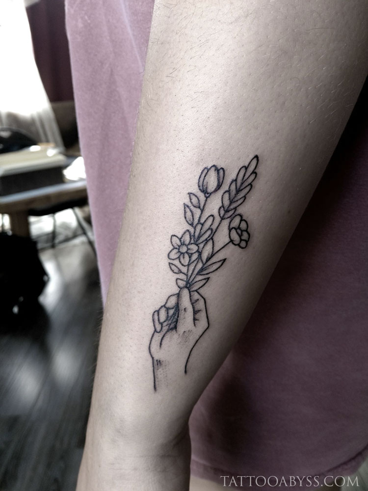 hand-flowers-camille-tattoo-abyss