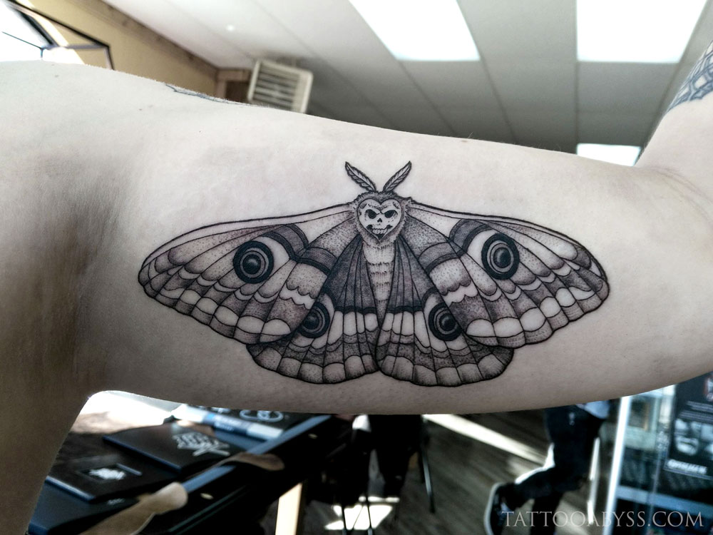 Top 65+ emperor moth tattoo latest