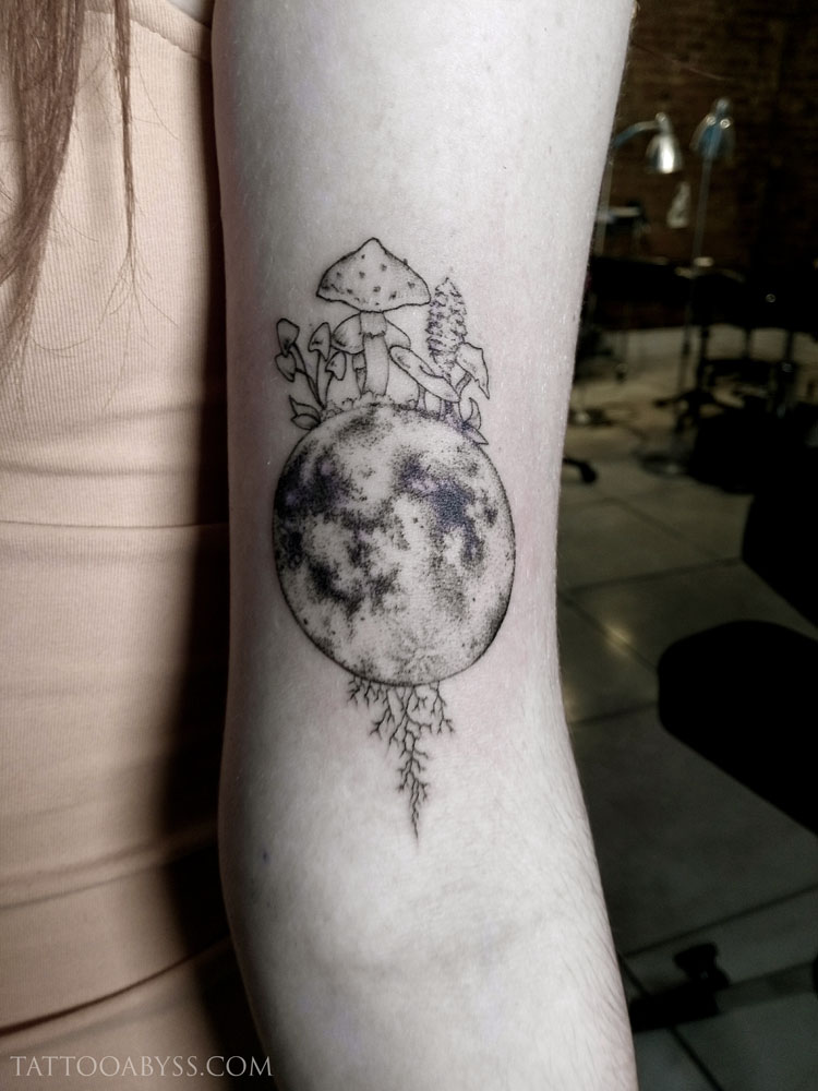 moon-mushrooms-camille-tattoo-abyss