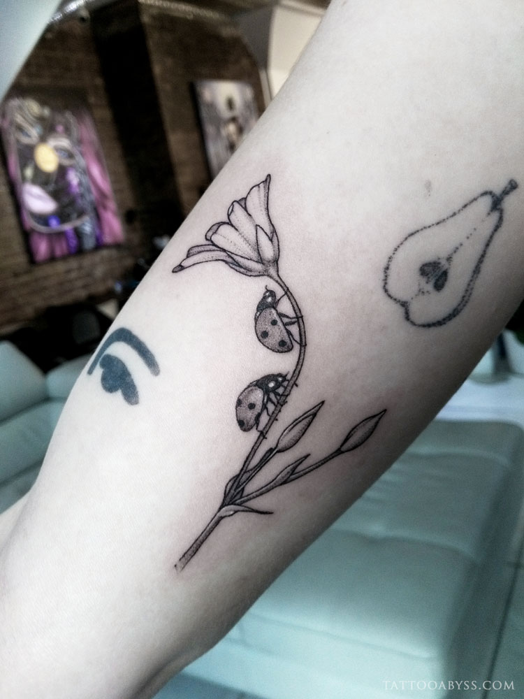 tattoo #kneeditchtattoo #ladybug #ladyhead | TikTok
