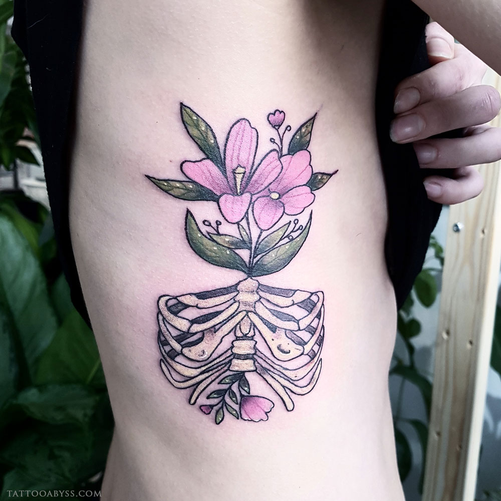Floral side tattoo beauty ribcage flowers tattoopin bodyart  Side  tattoos Cage tattoos Tattoo trends