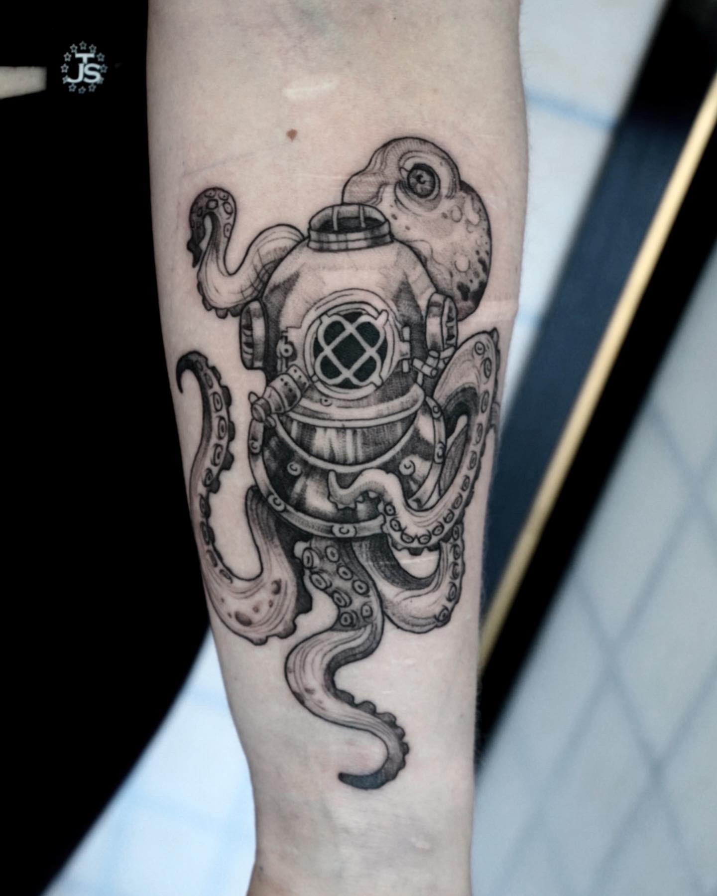 octopus-helmet-tattoo-abyss-missabysstattoo