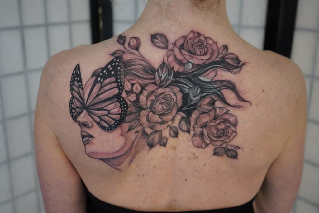 Butterfly-face-with-roses
