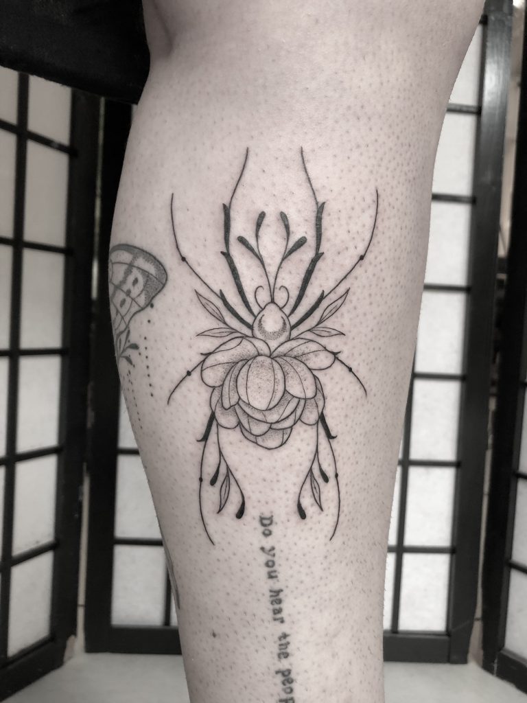 Acetylene tattoo - Petite araignée en micro réalisme 🔸4cm🔸 .  @acetylene_tattoo . #tattoo #tats #tatouage #spider #spidertattoo  #tattoo_of_instagram #araignée #microtattoo #epitome
