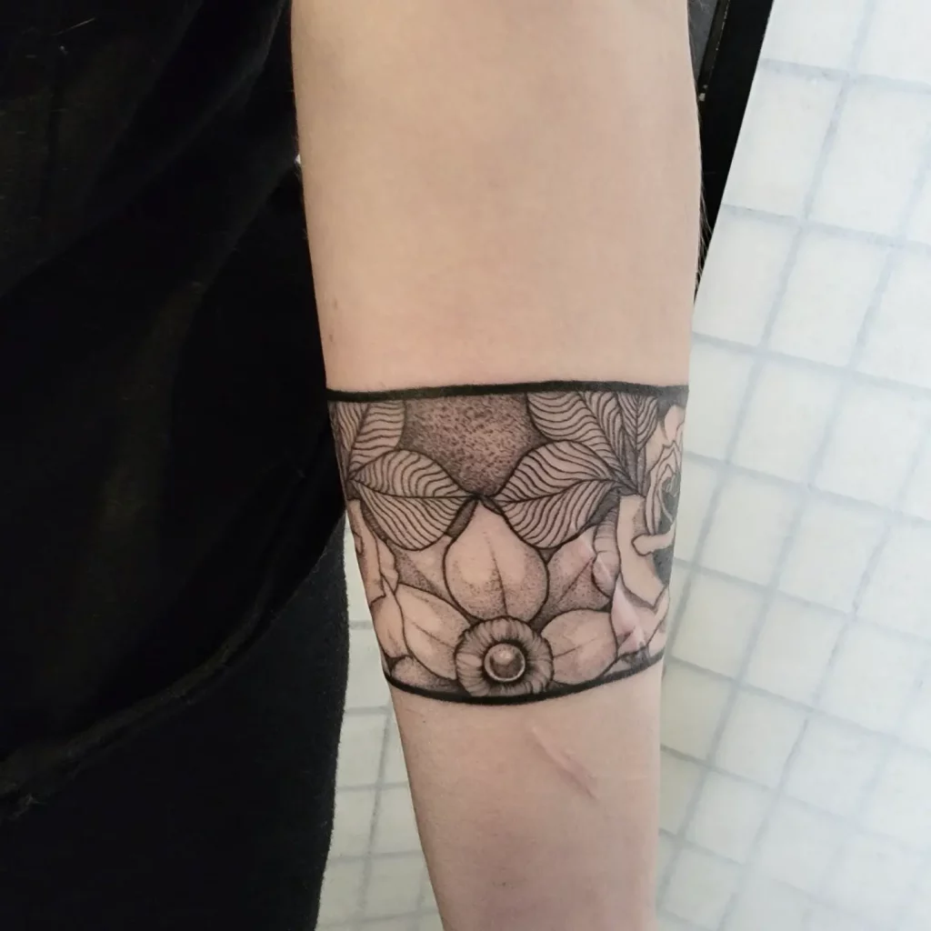 13 Secretly gorgeous armband tattoo that youll love