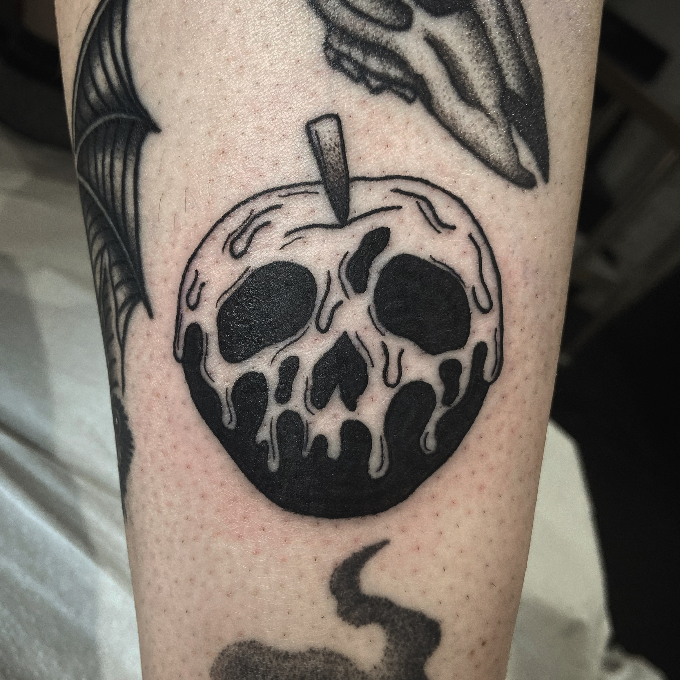 Skull Apple  Tattoo Abyss Montreal